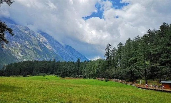 麗江徒步路線推薦：玉龍雪山徒步攻略，麗江戶外團建的最佳選擇